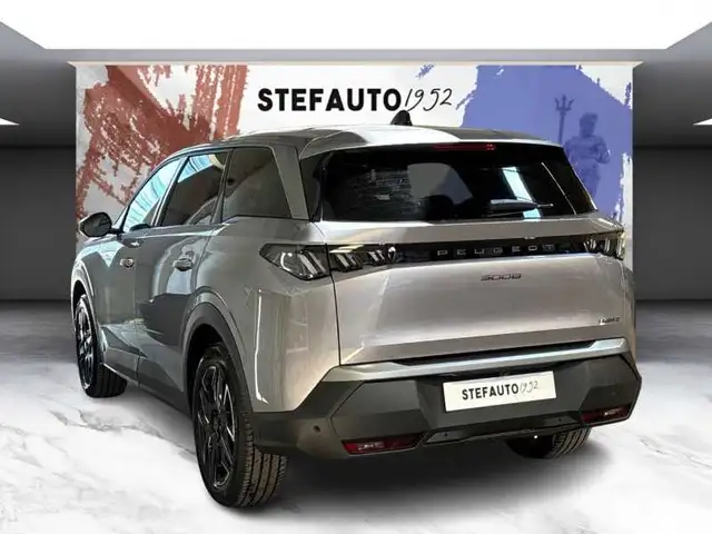 Peugeot 5008 view 5