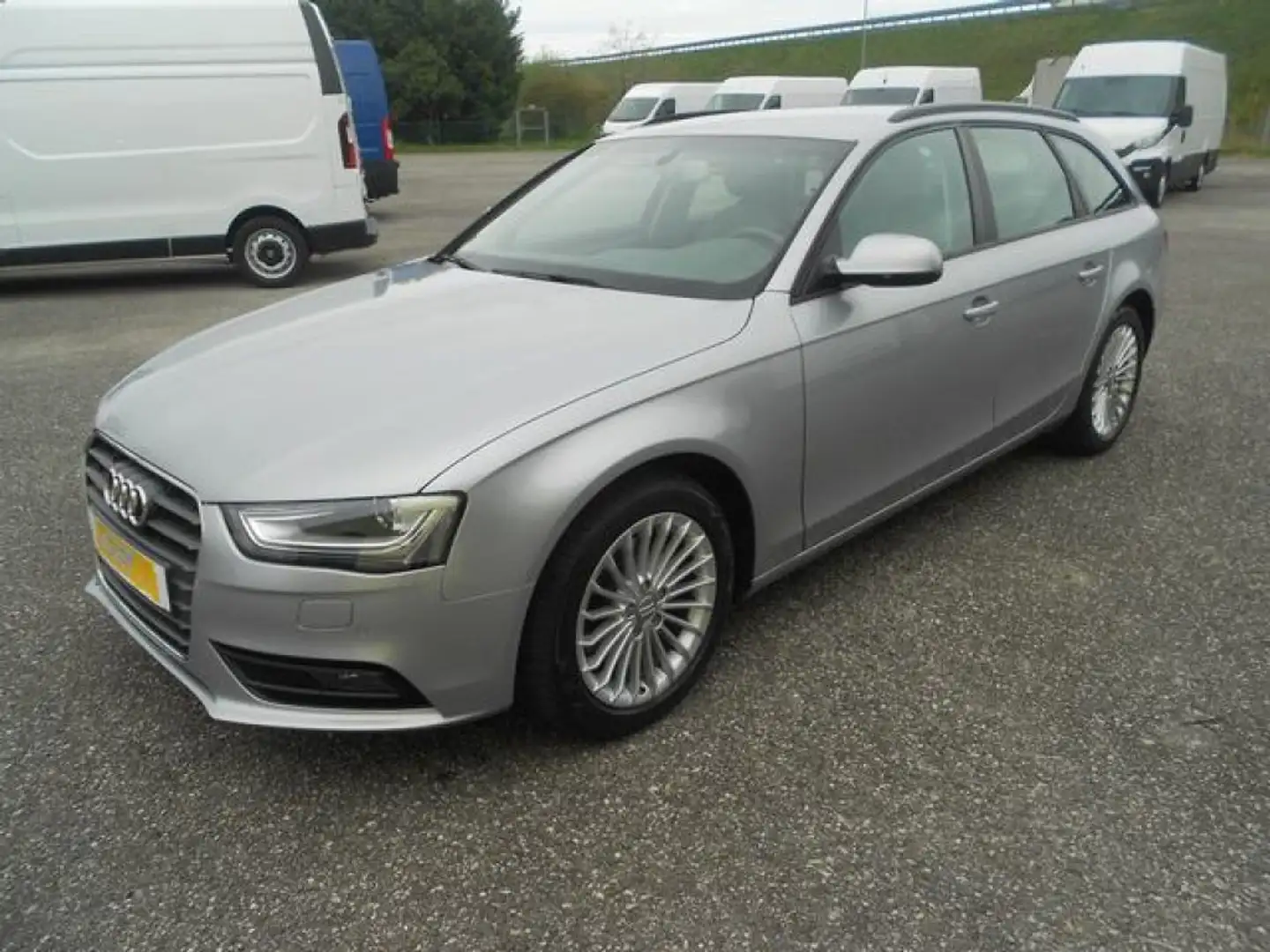 Audi A4 ADVANCED QUATTRO Silber - 1