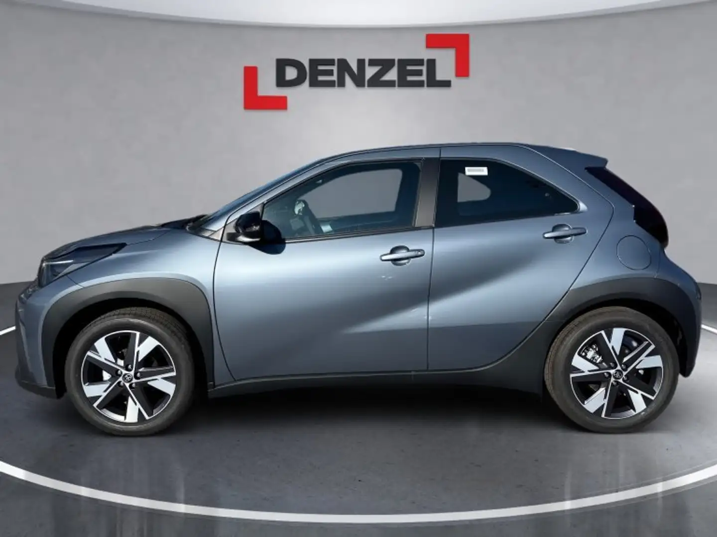 Toyota Aygo X 5-Türer Active 1,5 l Hybrid Stufenlose Auto Grau - 2