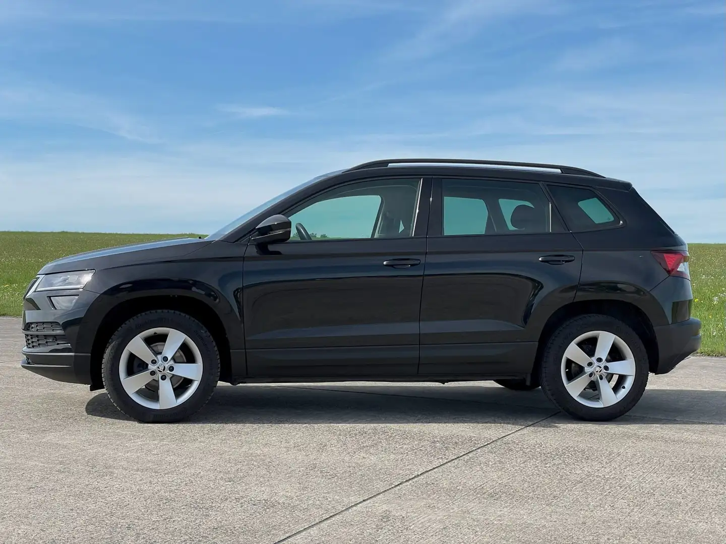 Skoda Karoq 1.6 TDI Ambition  SHZ NAV LED - TÜV NEU Schwarz - 2