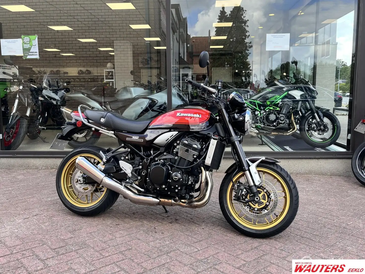 Kawasaki Z900RS 50th Orange - 1