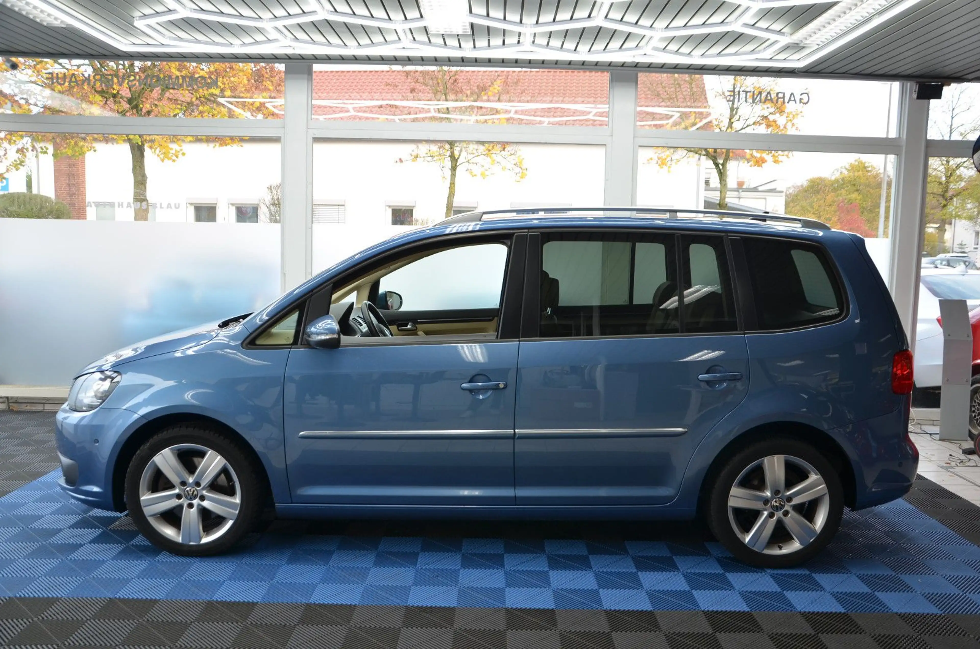 Volkswagen Touran 2.0 TDI Highline *DSG*NAVI*AHK*R-KAMERA* — photo 7