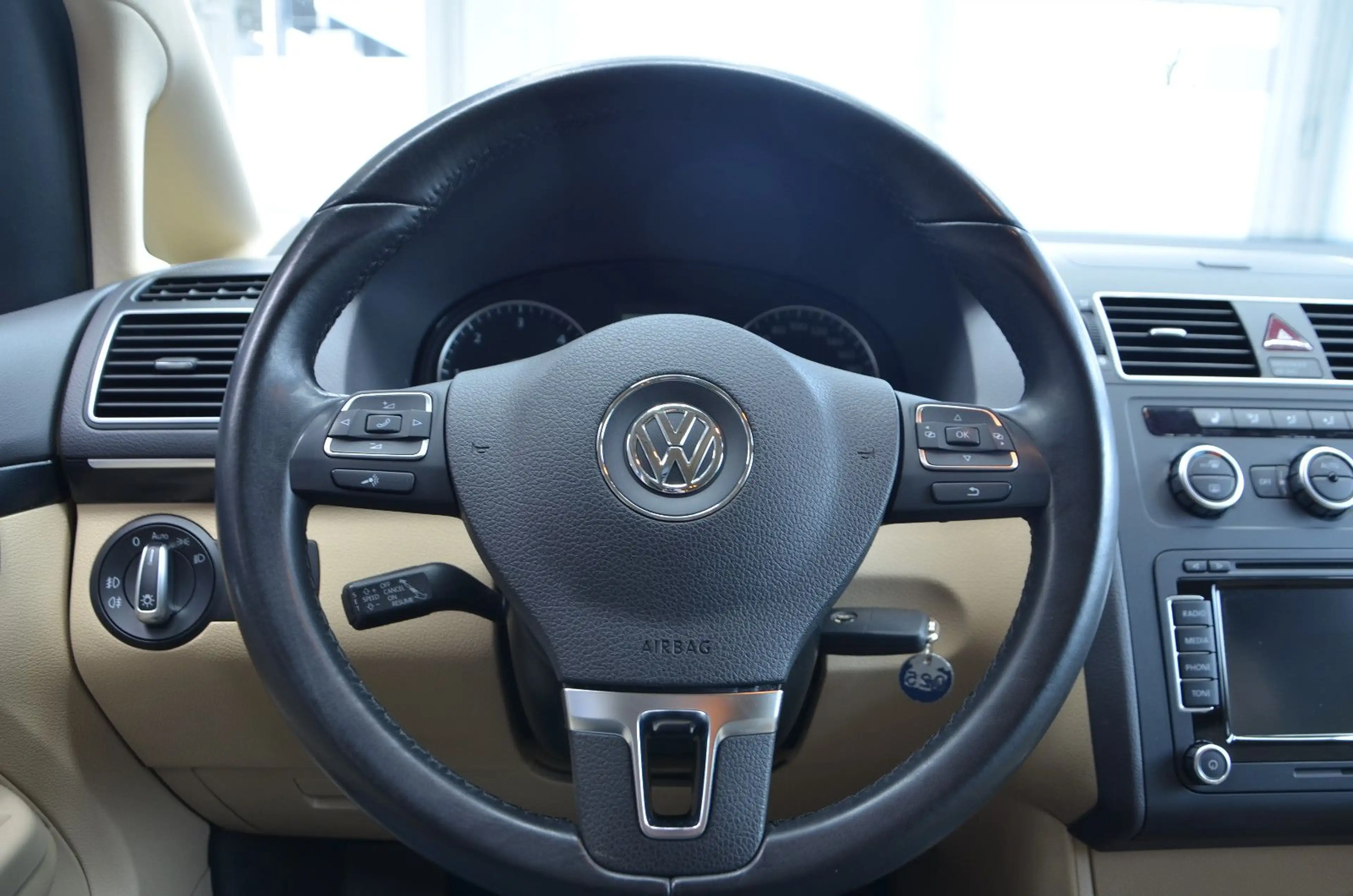 Volkswagen Touran 2.0 TDI Highline *DSG*NAVI*AHK*R-KAMERA* — photo 12