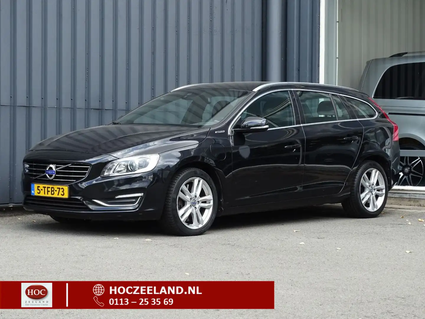Volvo V60 2.4 D6 AWD Plug-In Hybrid Summum | Xenon | Leder | Schwarz - 1