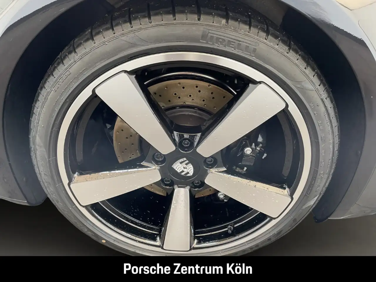 Porsche 992 911 Carrera S BOSE Sportabgasanlage LED 10