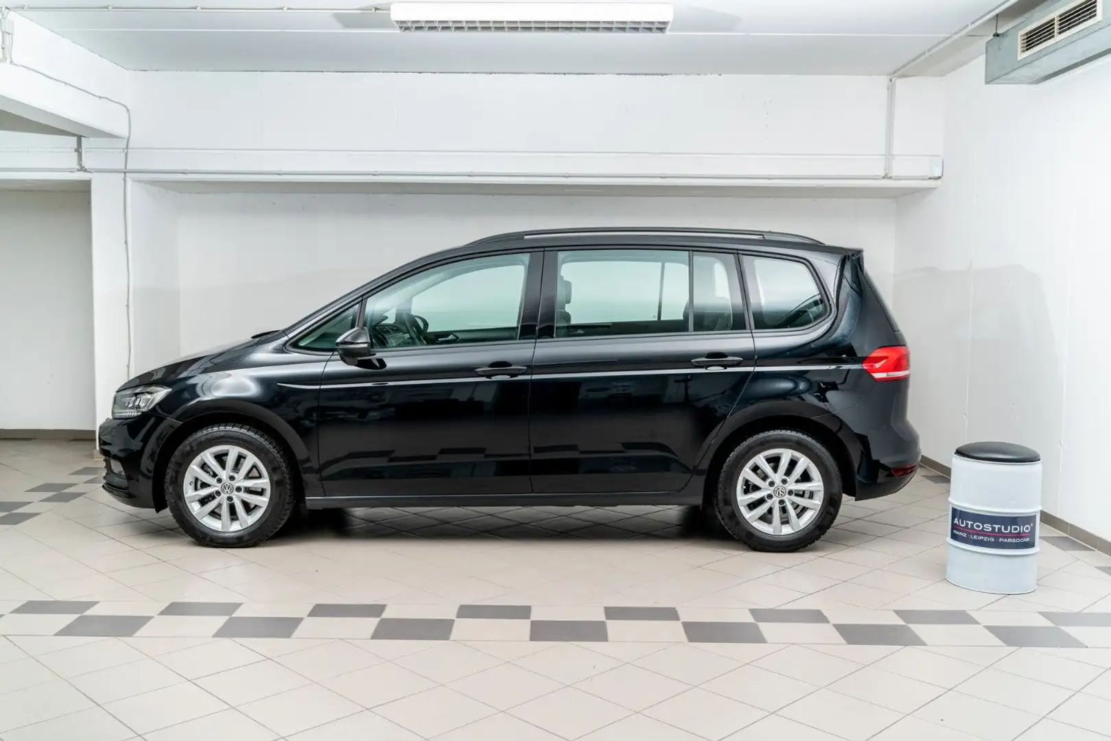 Volkswagen Touran Comfortline AHK Schwarz - 2