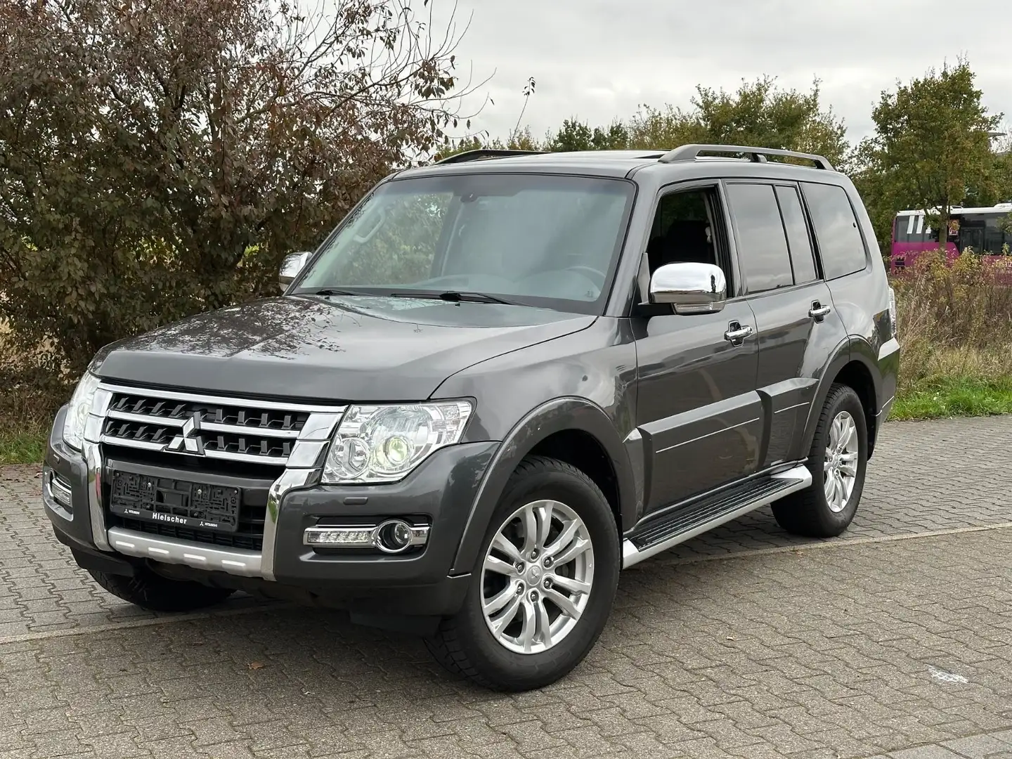 Mitsubishi Pajero 3.2DI-D Top*VOLLAUSTATTUNG*1HAND*NEUWERTIG Šedá - 1