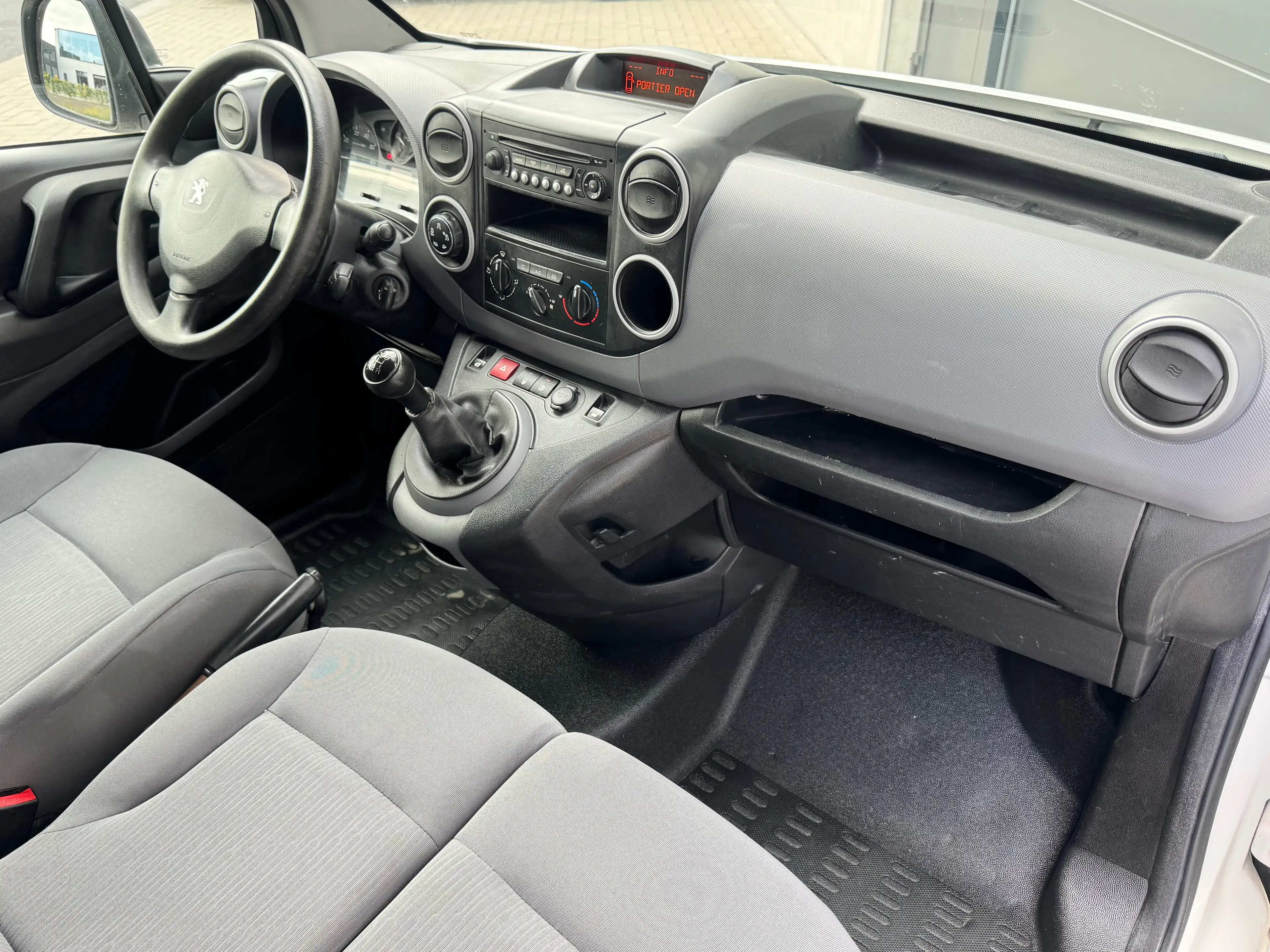 Peugeot Partner 1.6 BlueHDi — photo 12