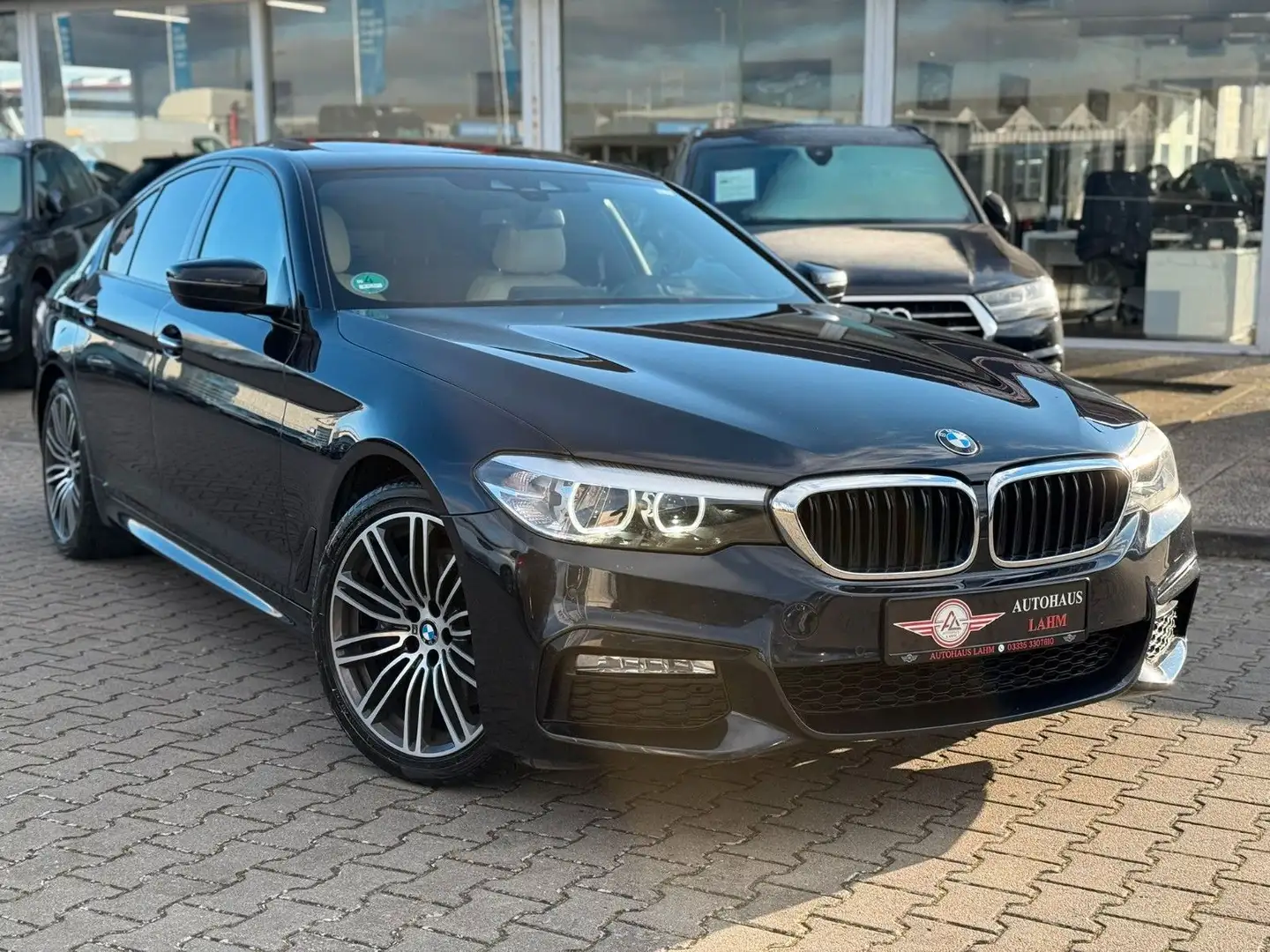 BMW 530 d xDrive Lim"M-Sport-Automatic"S-DACH*HEAD-UP Schwarz - 1