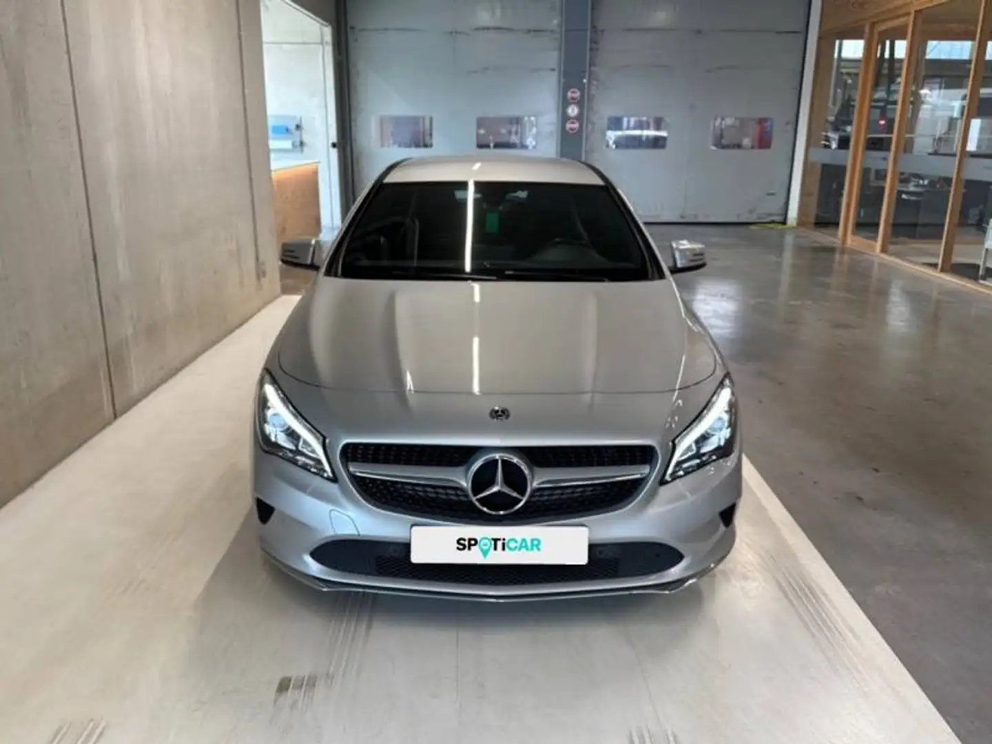 Mercedes-Benz Shooting Brake 1 180 d H6 Business Solution Grijs - 2