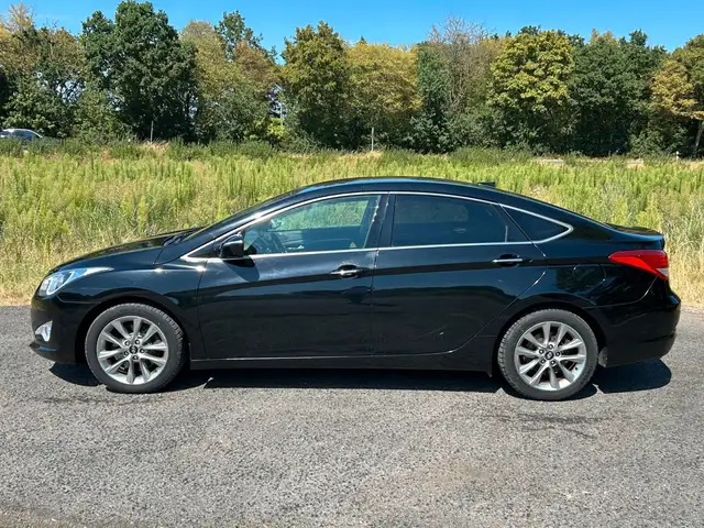 Hyundai I40 view 2