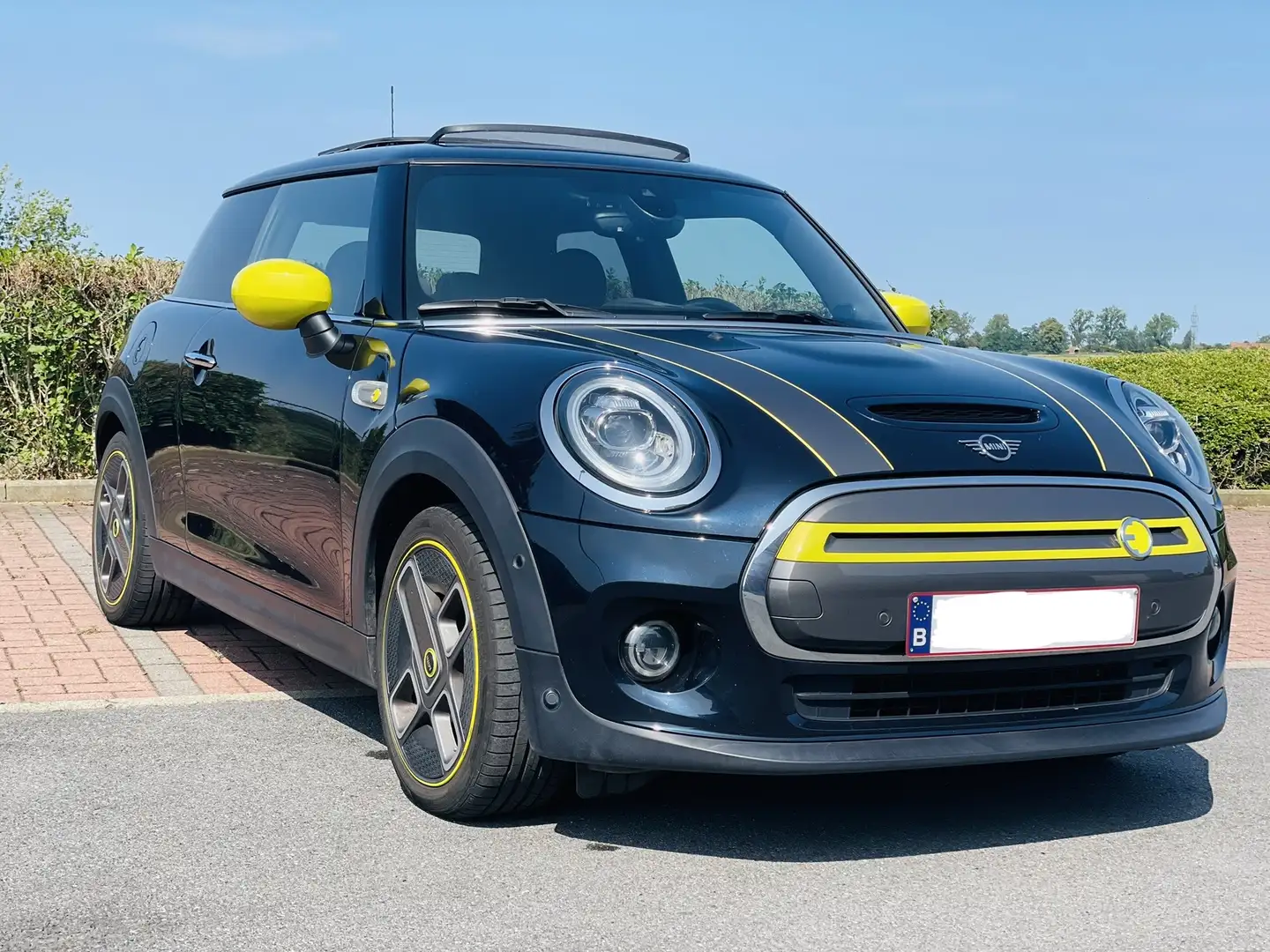 MINI Cooper SE e-Mini 28.9 kWh XL - 1