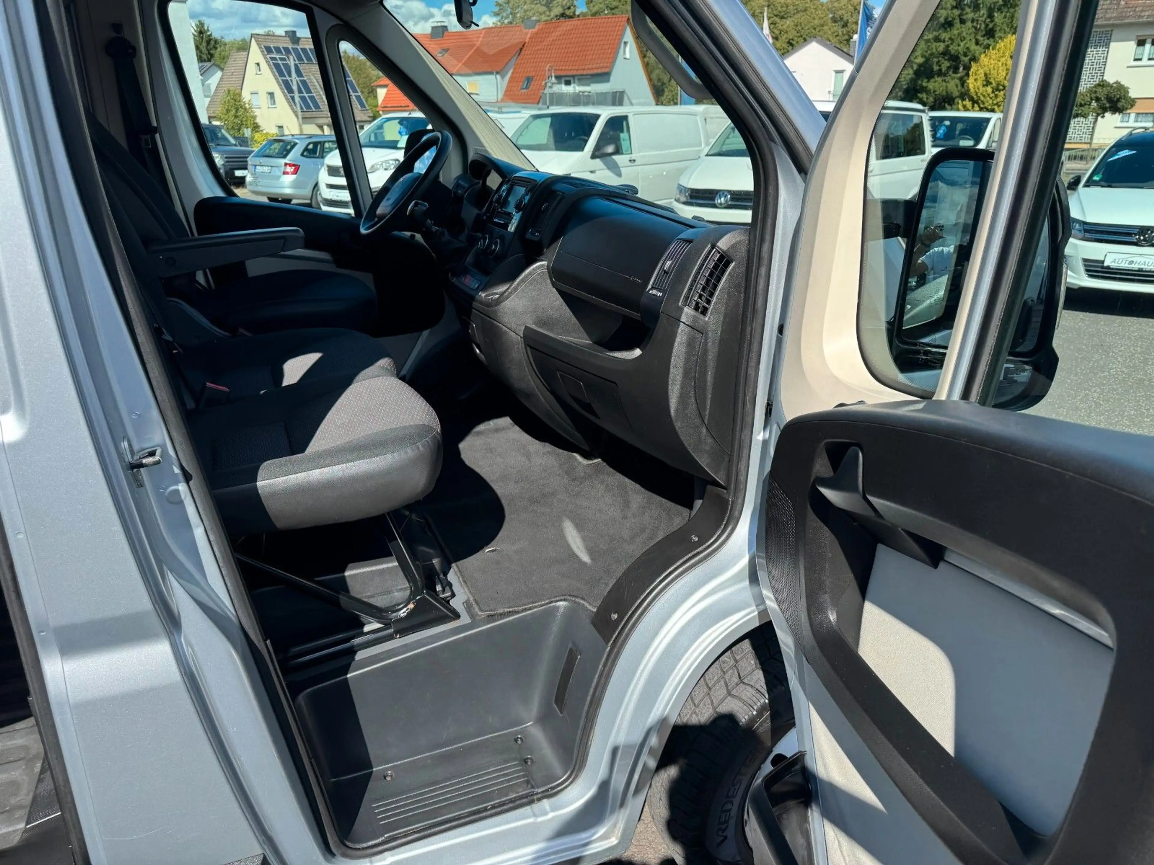 Peugeot Boxer Kombi 330 L1H1 9 Sitzer  Klima Hinten — photo 9