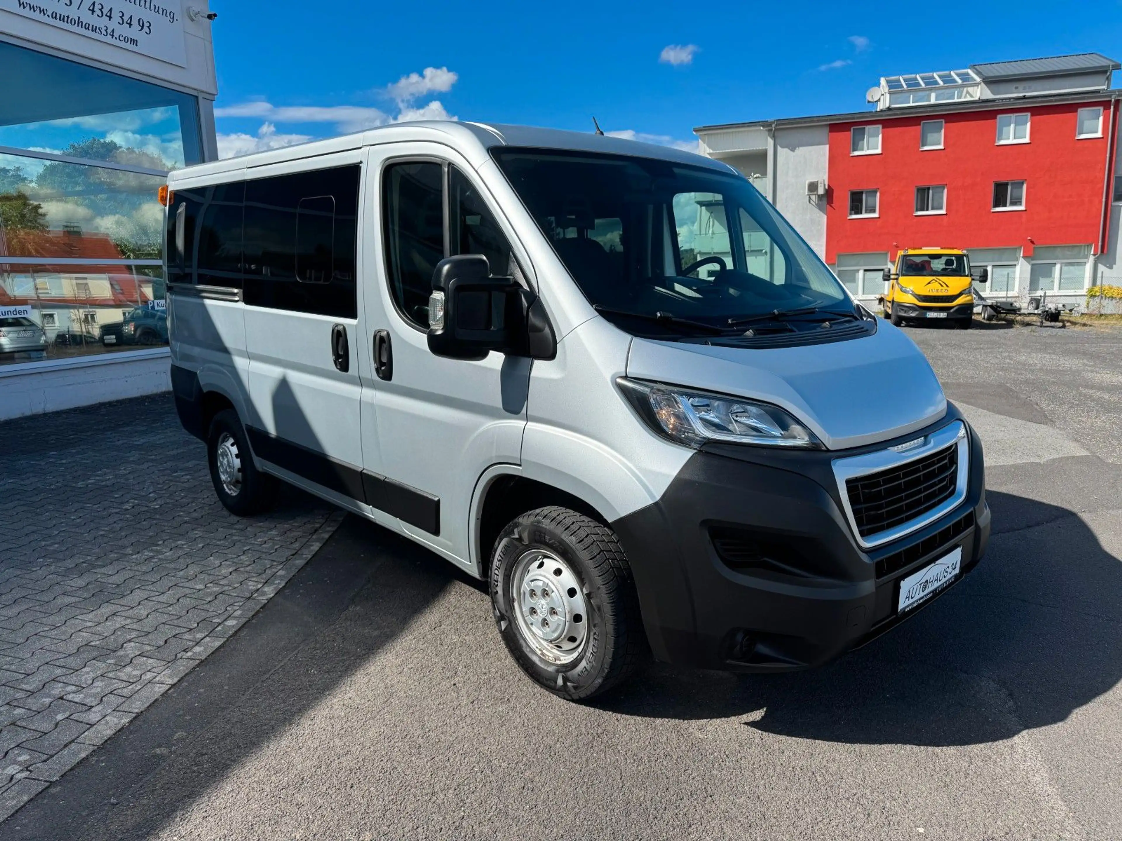 Peugeot Boxer Kombi 330 L1H1 9 Sitzer  Klima Hinten — photo 3