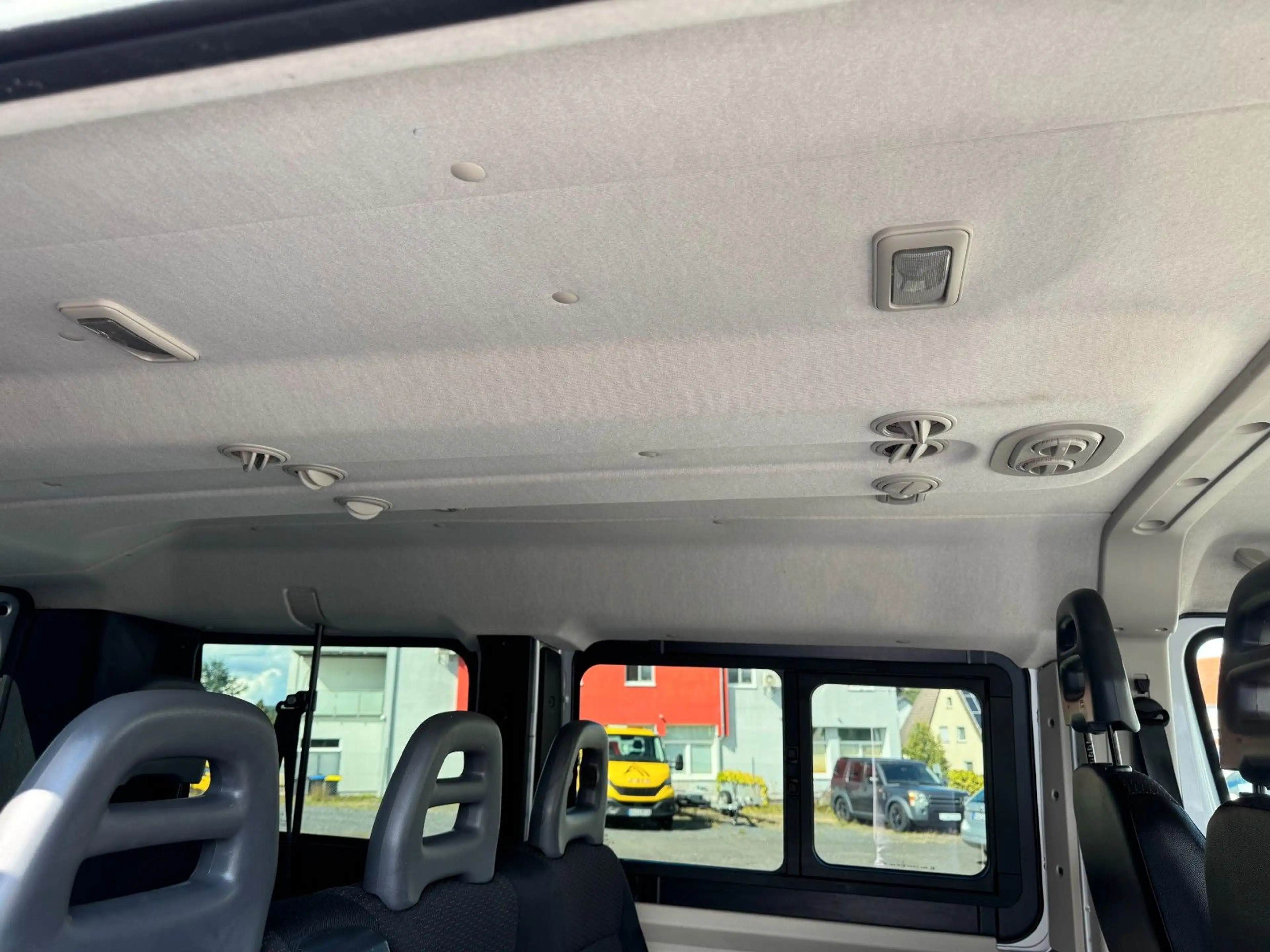 Peugeot Boxer Kombi 330 L1H1 9 Sitzer  Klima Hinten — photo 12