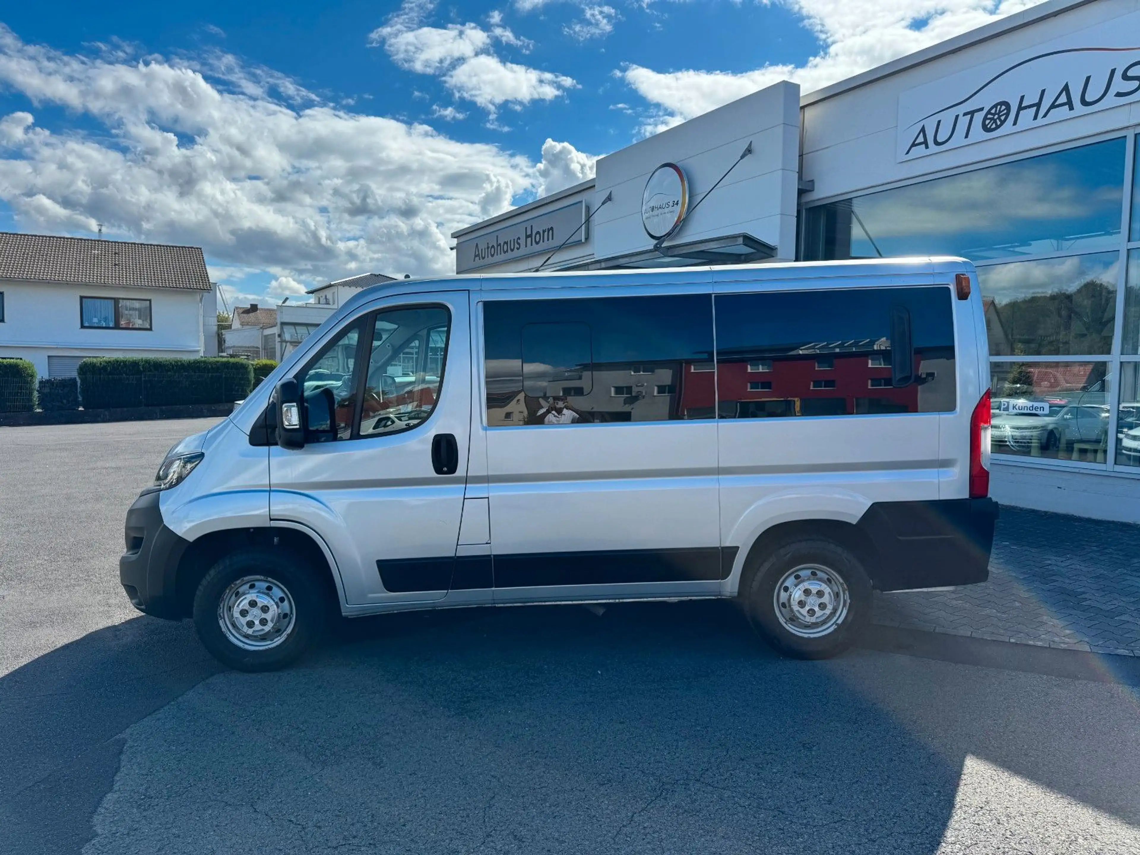 Peugeot Boxer Kombi 330 L1H1 9 Sitzer  Klima Hinten — photo 4