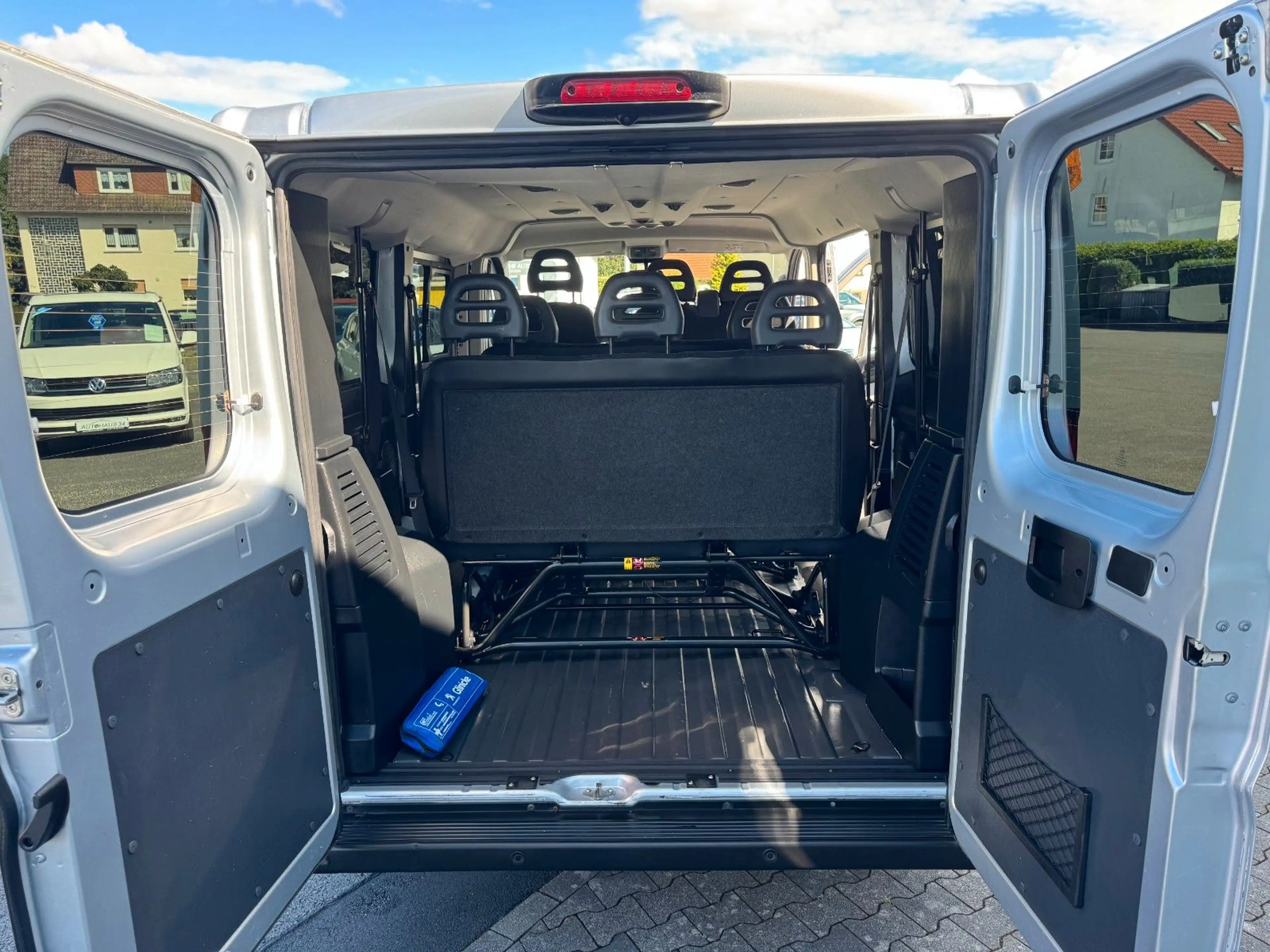 Peugeot Boxer Kombi 330 L1H1 9 Sitzer  Klima Hinten — photo 15