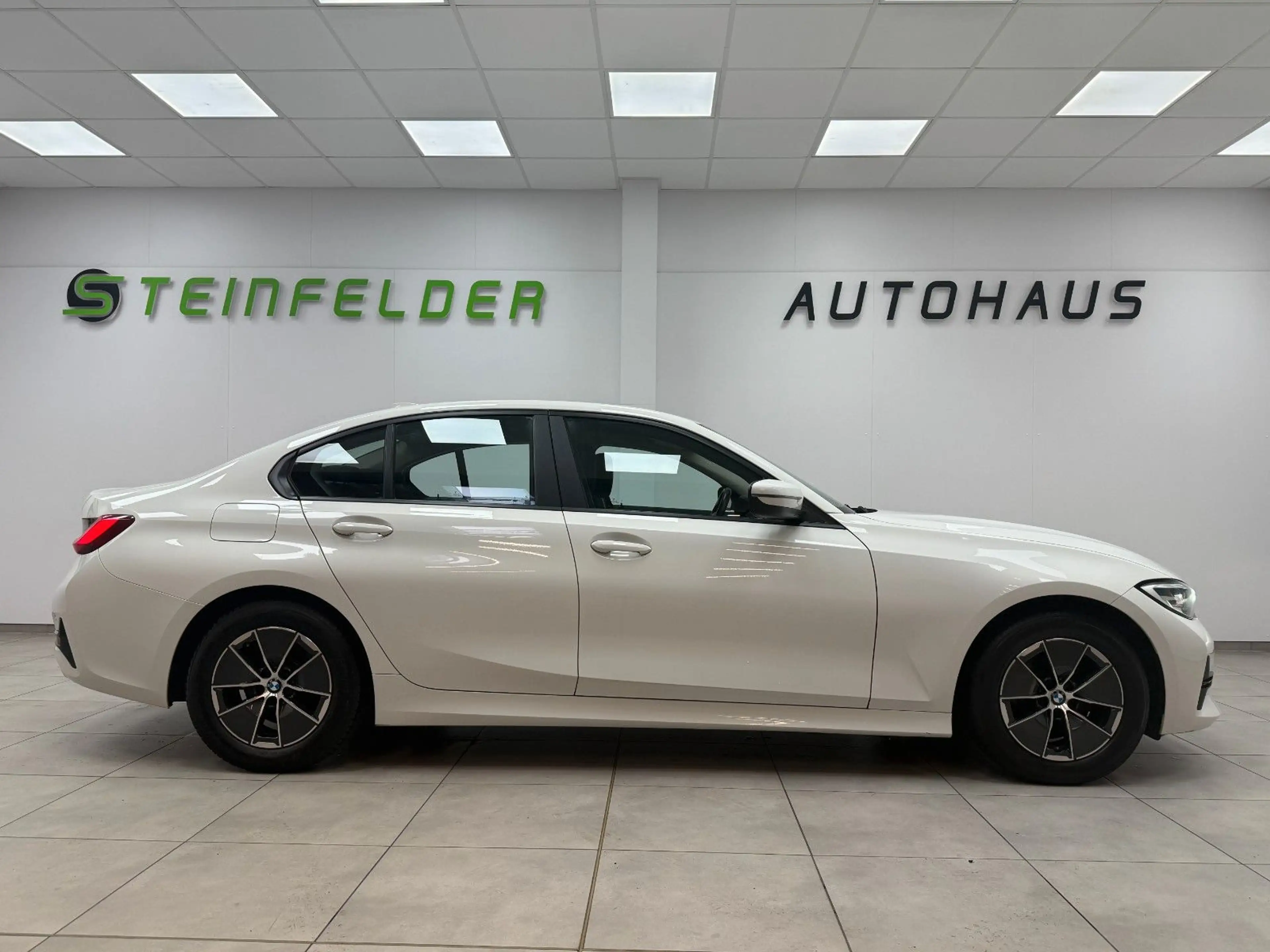 BMW 318 d Advantage / AHK / SHZ / DIG.TACHO / LED — photo 8