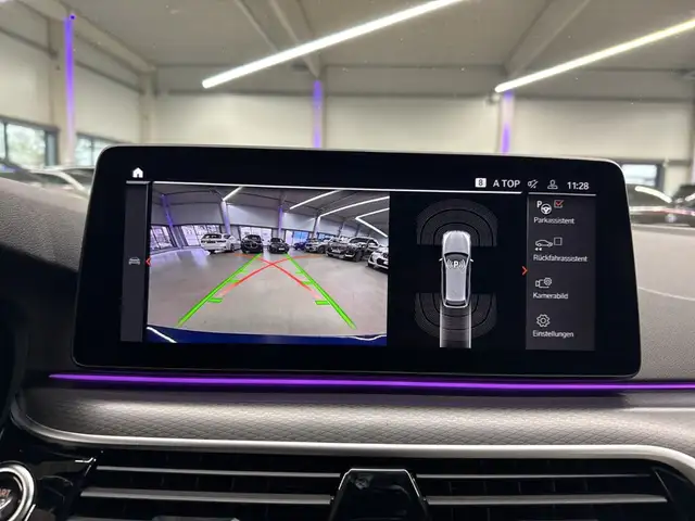 BMW 5 Series view 19