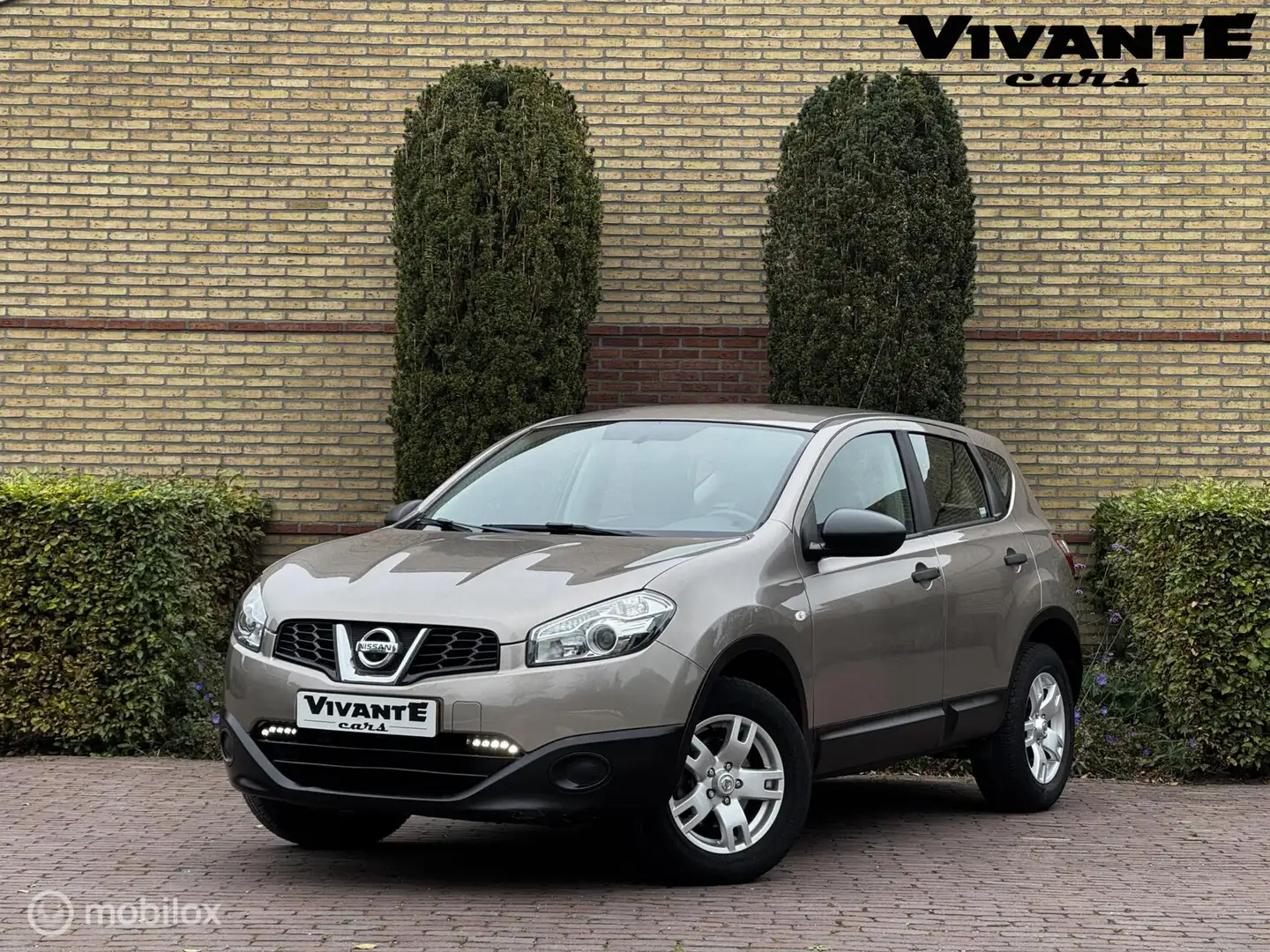 Nissan Qashqai 1.6 Visia Cruise*Airco*Trekhaak*PDC*Nw.APK Brun - 1