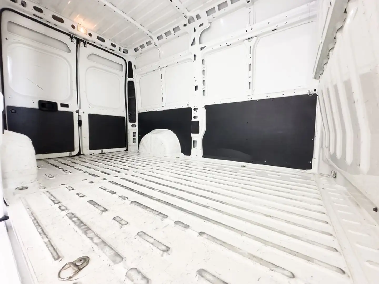 Citroen Jumper BlueHDi 103KW (140CV) Furgón 35L2H2 Blanco - 2