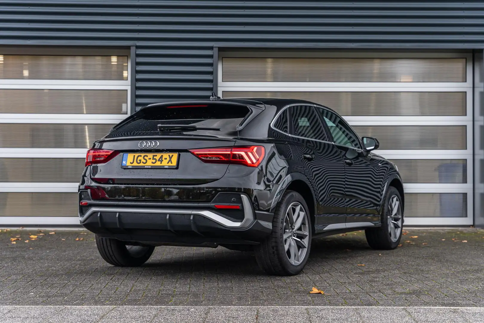 Audi Q3 Sportback 45 TFSIe 245pk S-tronic S Edition | Came Zwart - 2