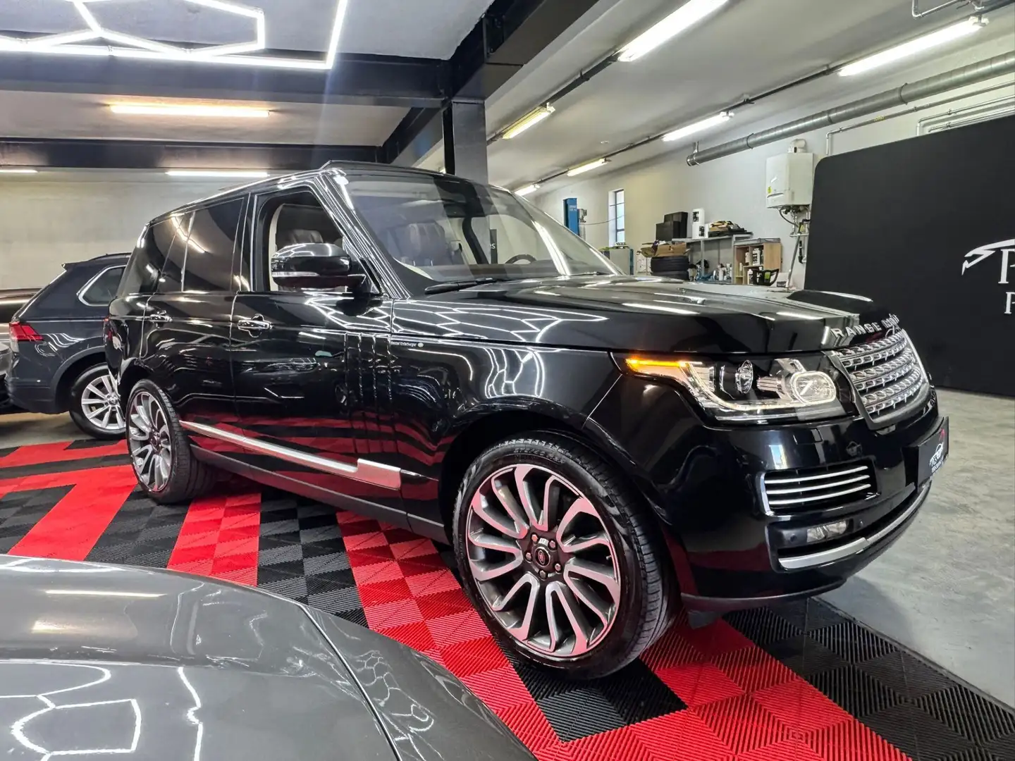 Land Rover Range Rover 4,4 SDV8 Autobiography Black Schwarz - 1