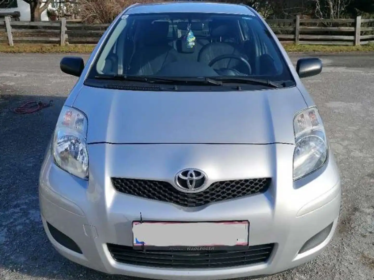 Toyota Yaris Yaris 1,0 VVT-i Luna Luna Argintiu - 1