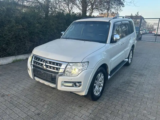 Mitsubishi Pajero 3.2 DI-D Diamant Edition