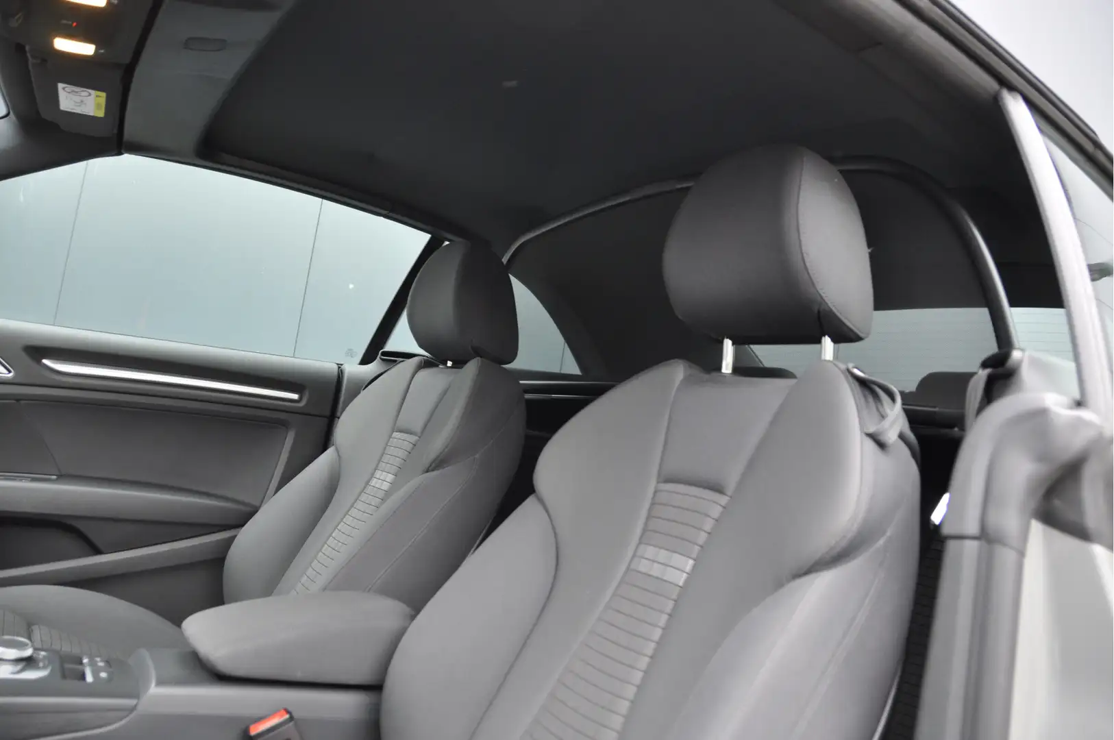 Audi A3 Cabriolet 35 TFSI CoD Sport S Line Edition Grijs - 2