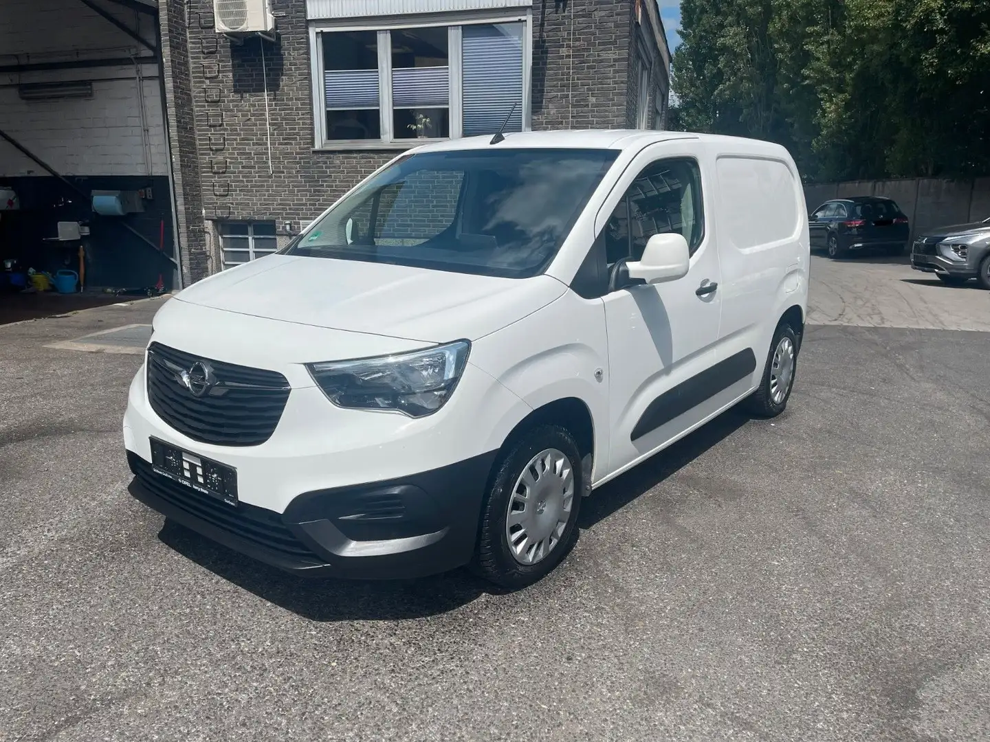 Opel Combo E Cargo 1.5l 75kw * Klima * PDC * Weiß - 1