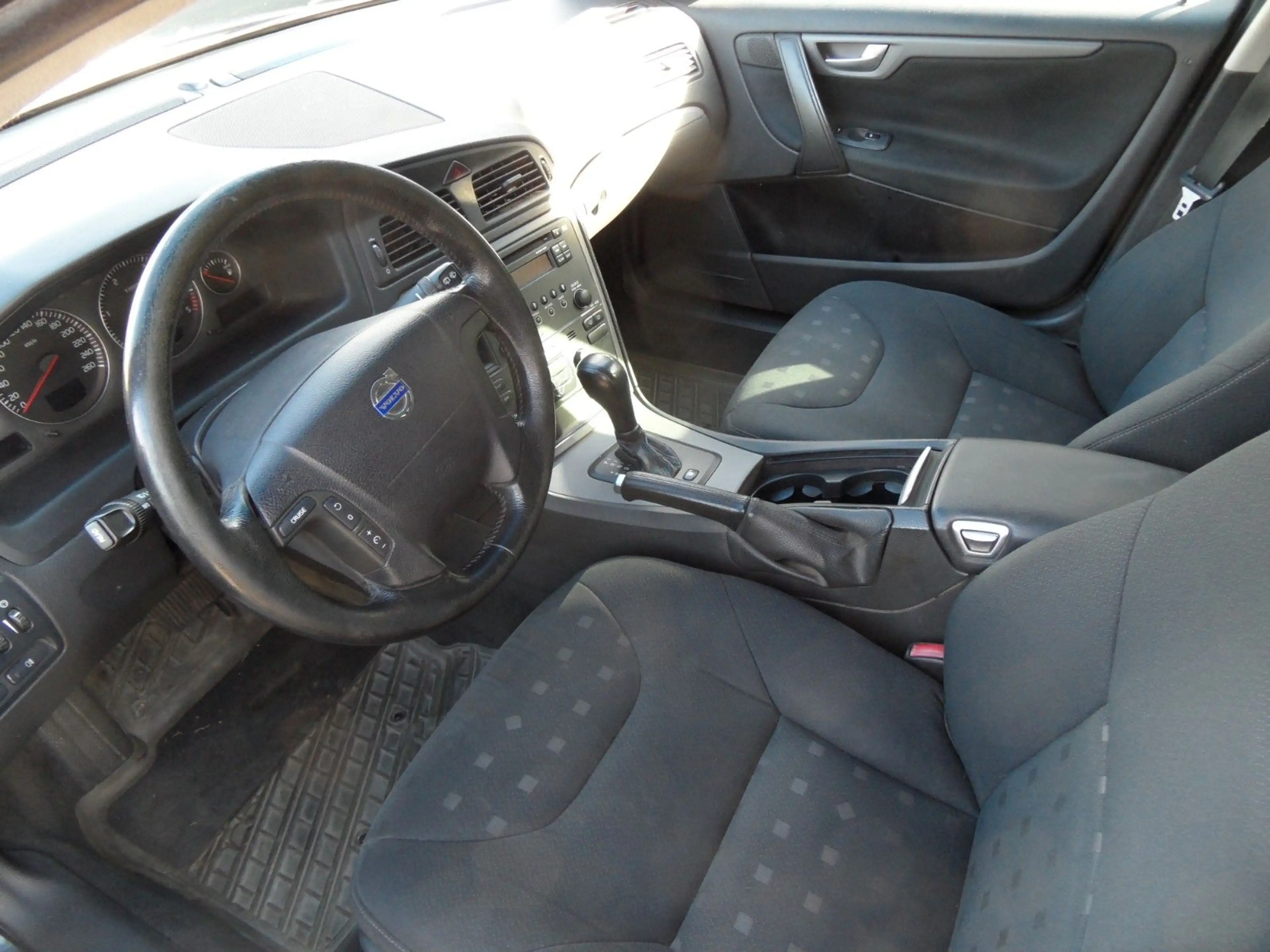 Volvo V70 Kombi 2.4 D Kinetic — photo 9