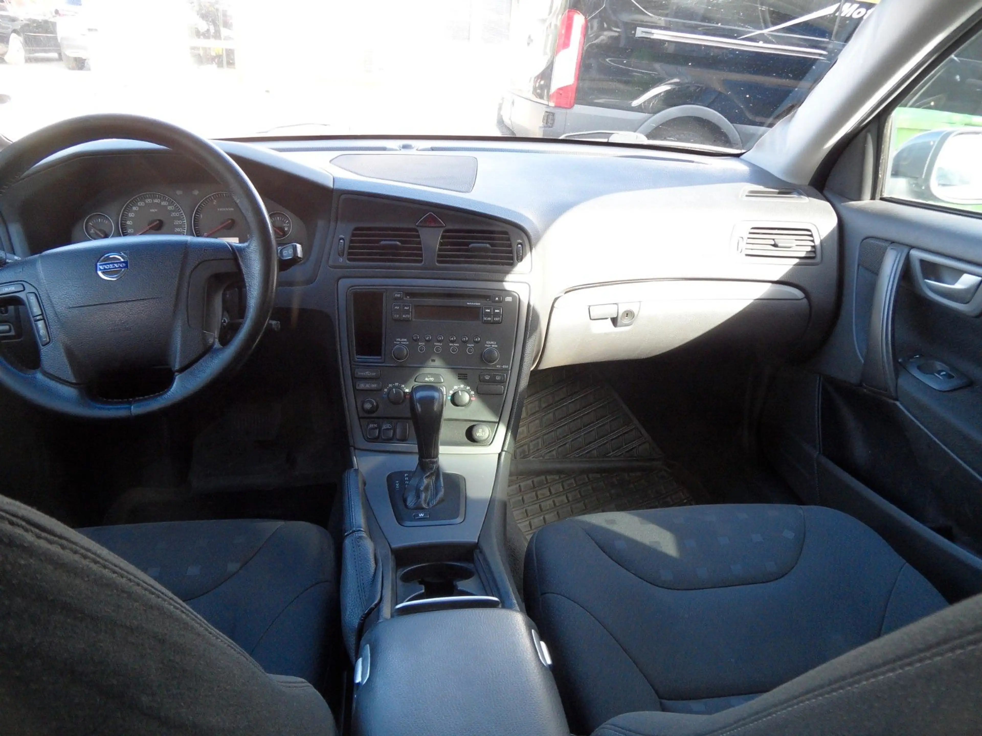 Volvo V70 Kombi 2.4 D Kinetic — photo 10
