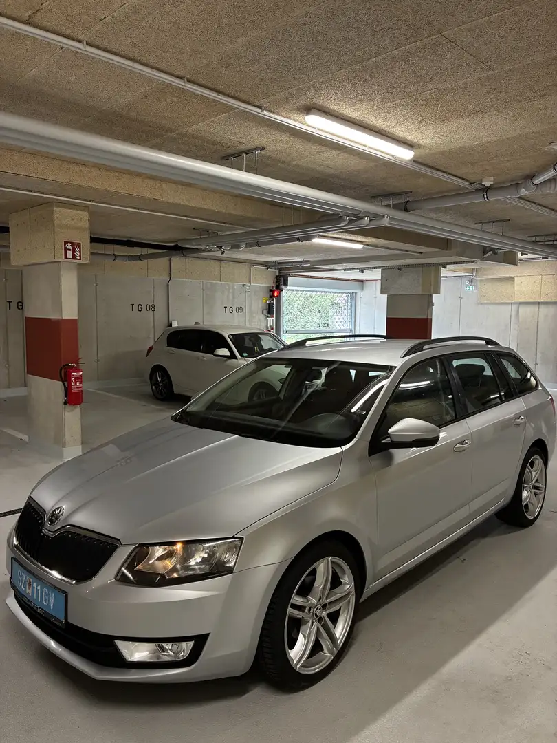 Skoda Octavia Combi 1,6 Ambition TDI 4x4 Green tec Grau - 1