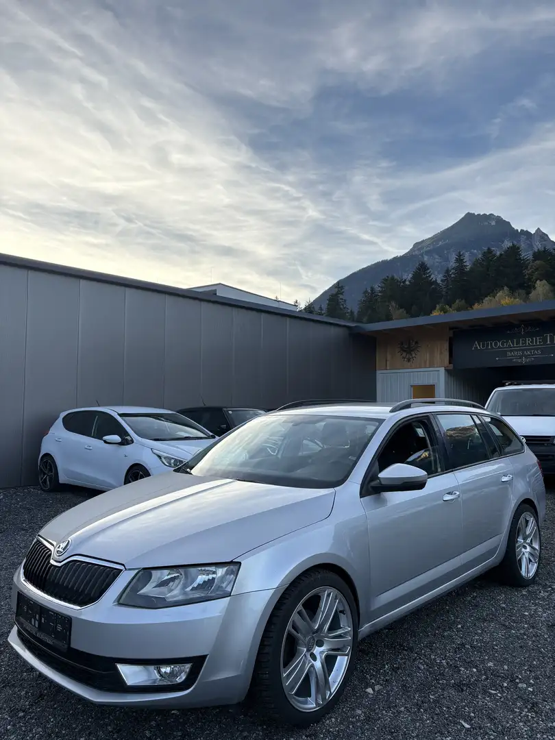 Skoda Octavia Combi 1,6 Ambition TDI 4x4 Green tec Grau - 1