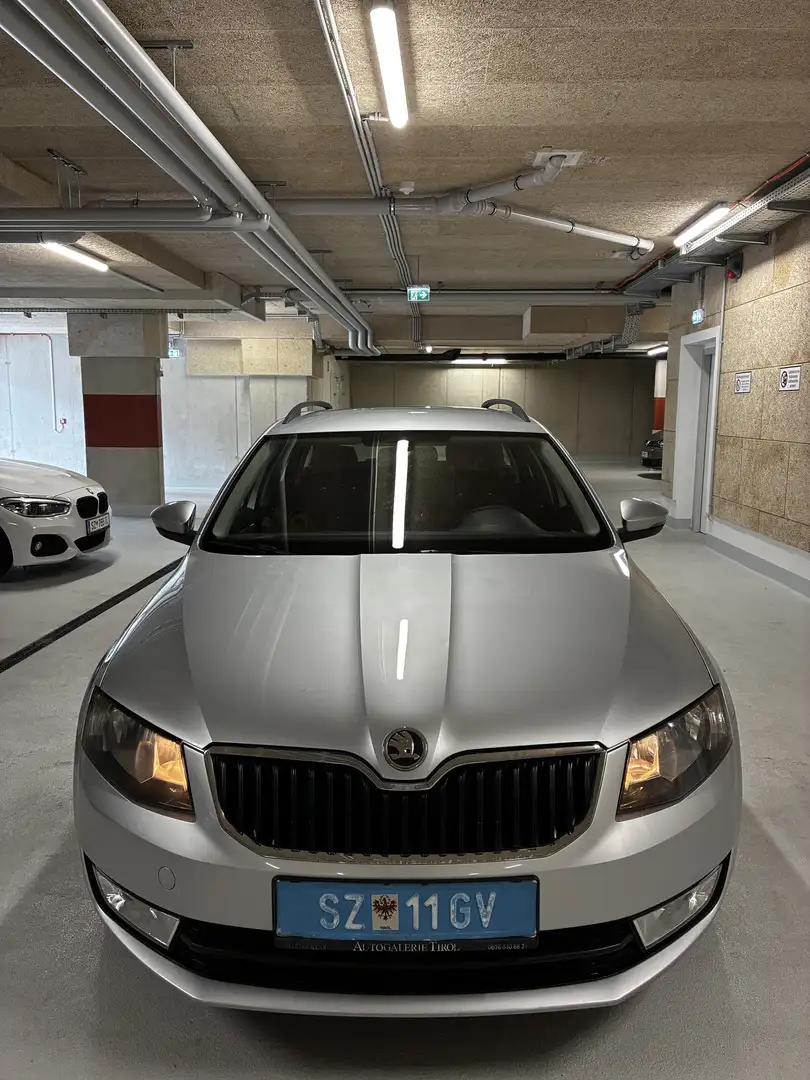 Skoda Octavia Combi 1,6 Ambition TDI 4x4 Green tec Grau - 2