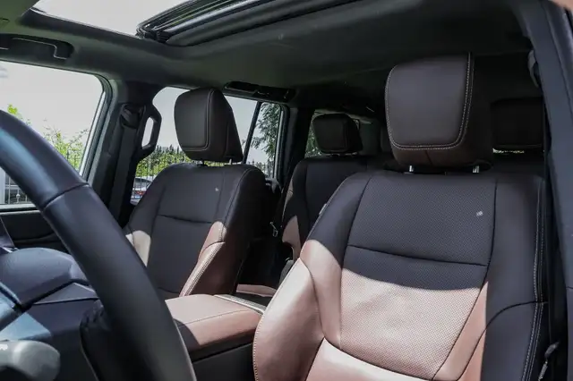 Toyota Land Cruiser view 9
