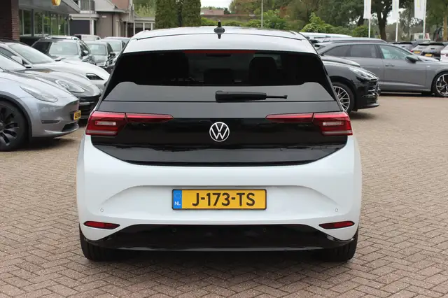 Volkswagen Id.3 view 16