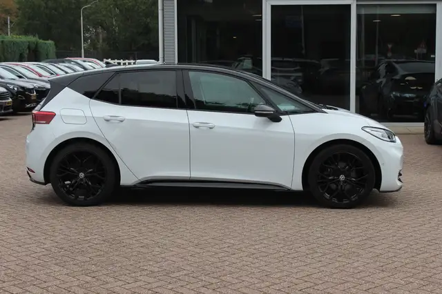 Volkswagen Id.3 view 6