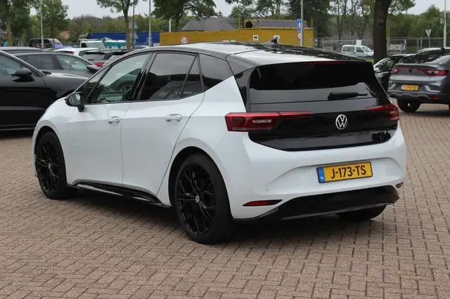Volkswagen Id.3 view 4