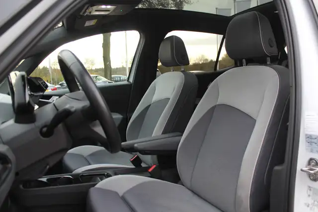 Volkswagen Id.3 view 5