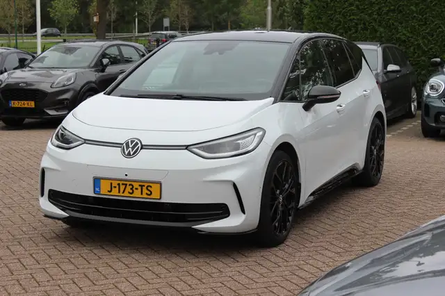 Volkswagen Id.3 view 7
