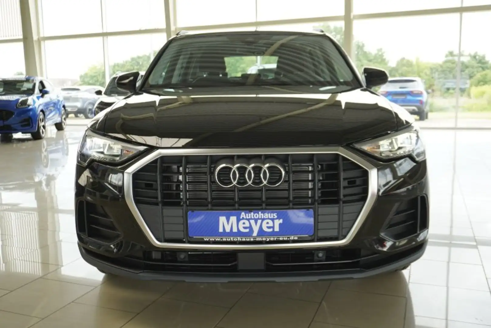 Audi Q3 35TFSI S-tronic 4*J.Gar/LED/Temp/Sitzhz/2-Z.Klimaa Schwarz - 2