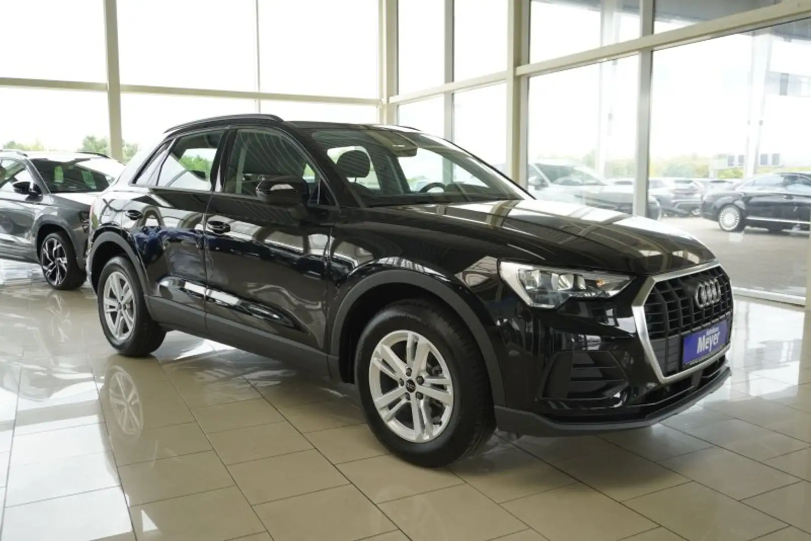 Audi Q3 35TFSI S-tronic 4*J.Gar/LED/Temp/Sitzhz/2-Z.Klimaa Schwarz - 1