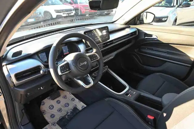 Jeep Avenger view 8