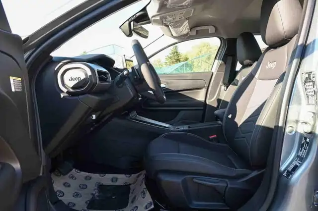 Jeep Avenger view 9