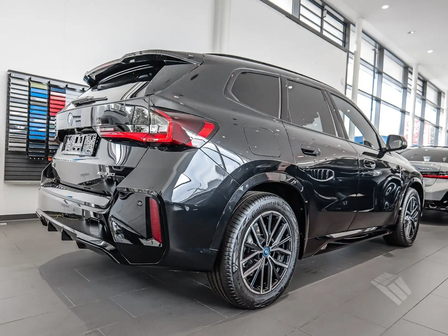 BMW iX1 xDrive30 M Sport 18" Head-Up 360° H/K Sound Aktivs Schwarz - 2