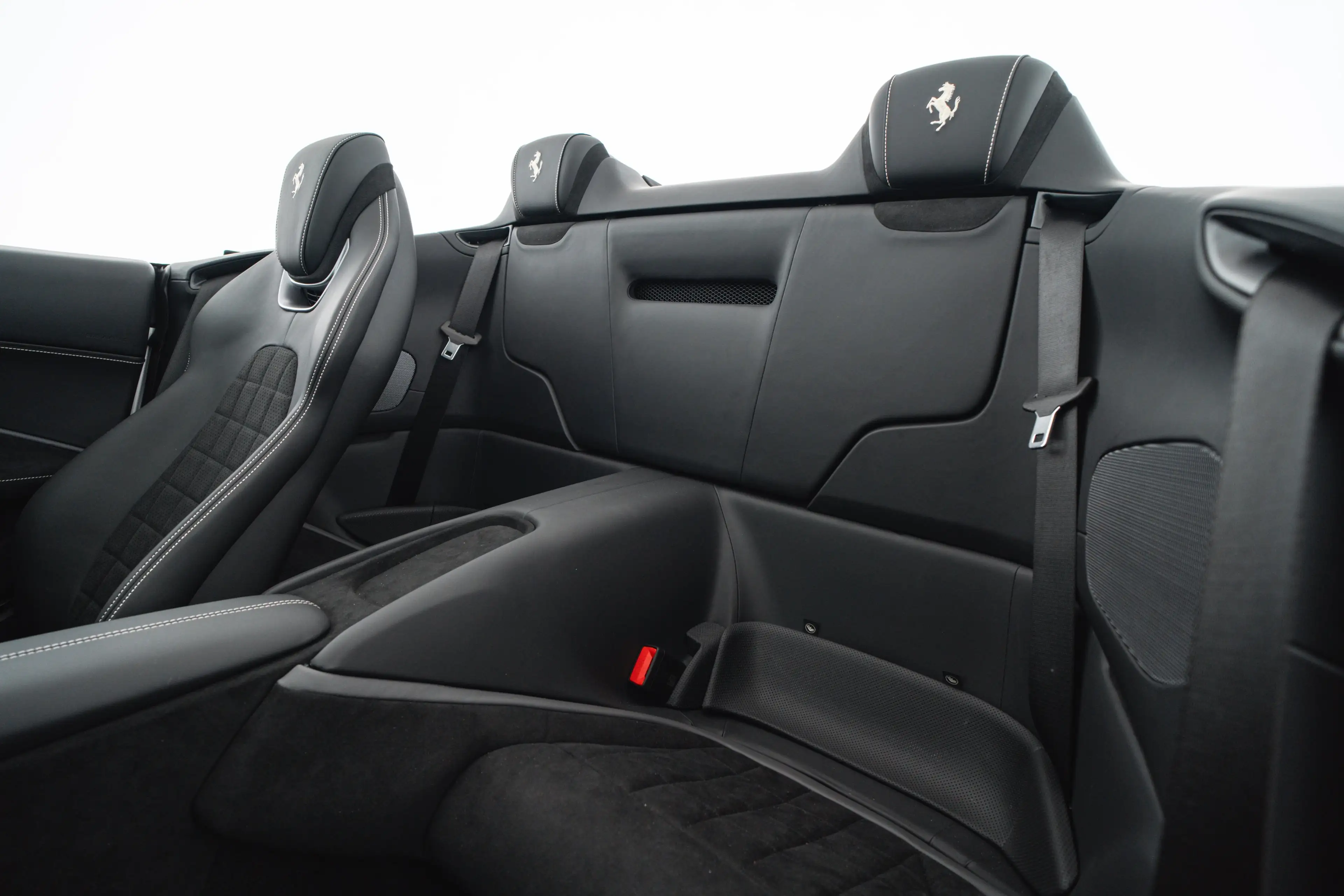 Ferrari Roma Spider 3.9 T V8 Spider — photo 14