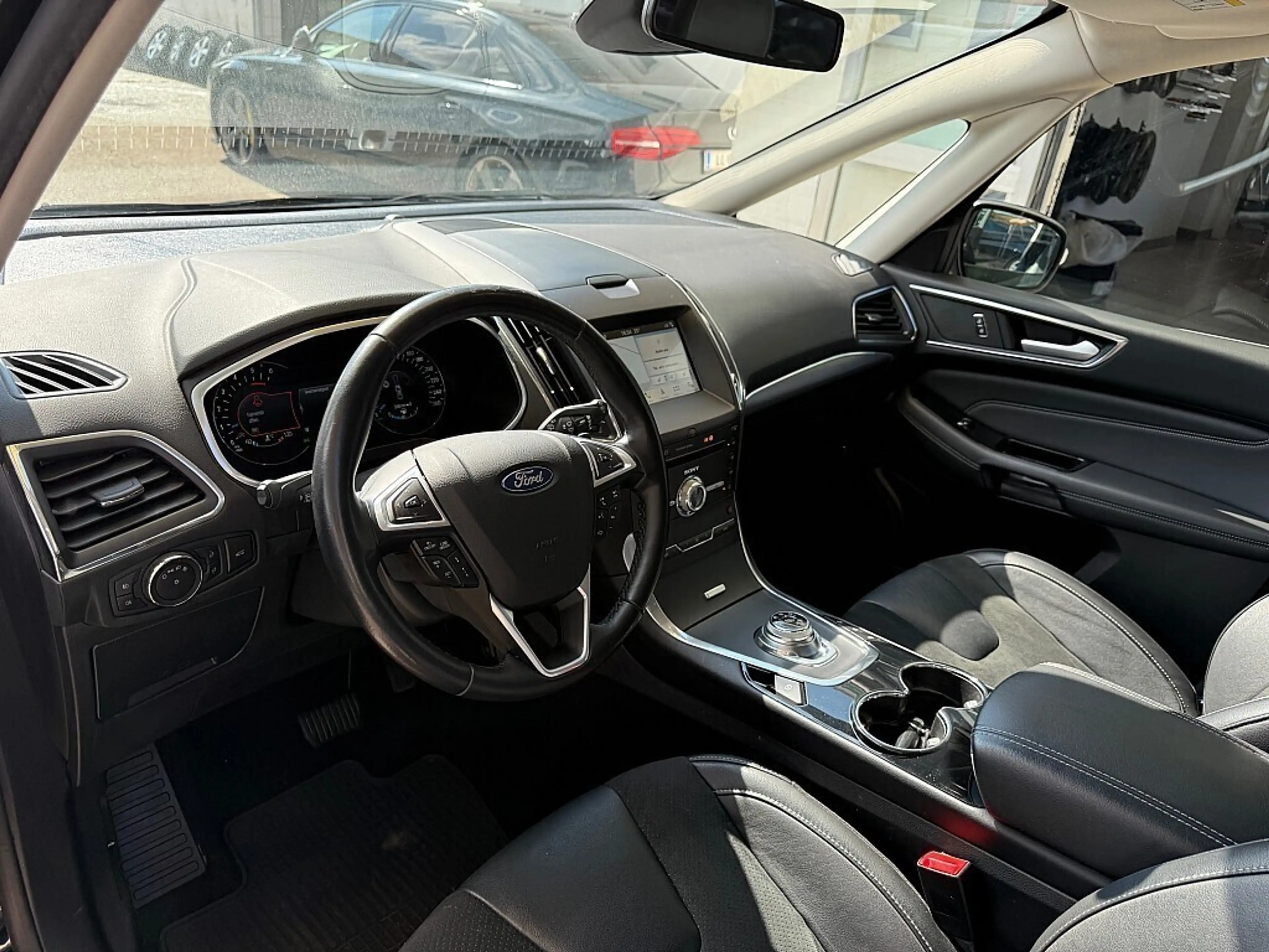Ford Galaxy 2,0 EcoBlue SCR Titanium Aut. — photo 14