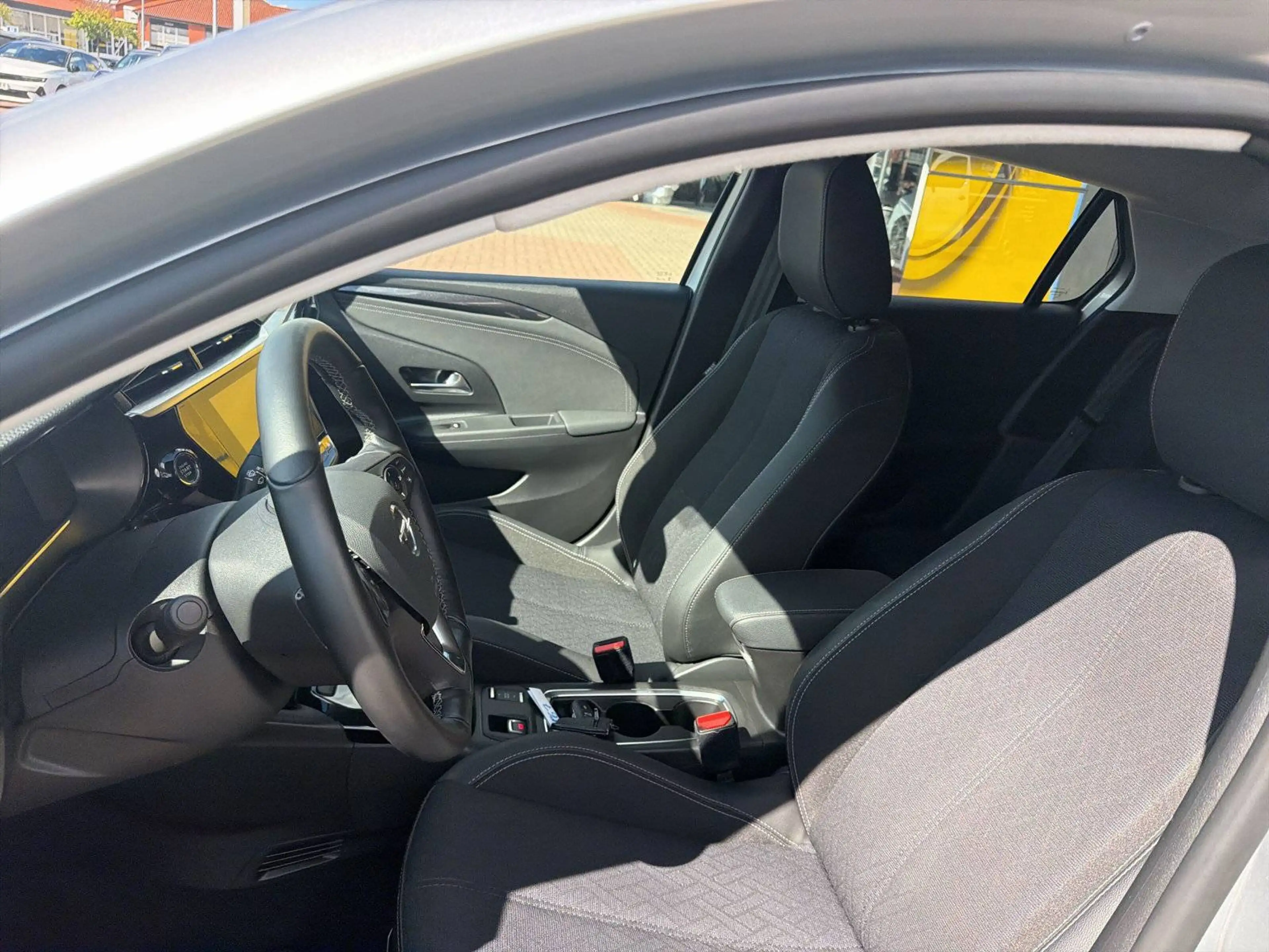 Opel Corsa-e Elegance — photo 12